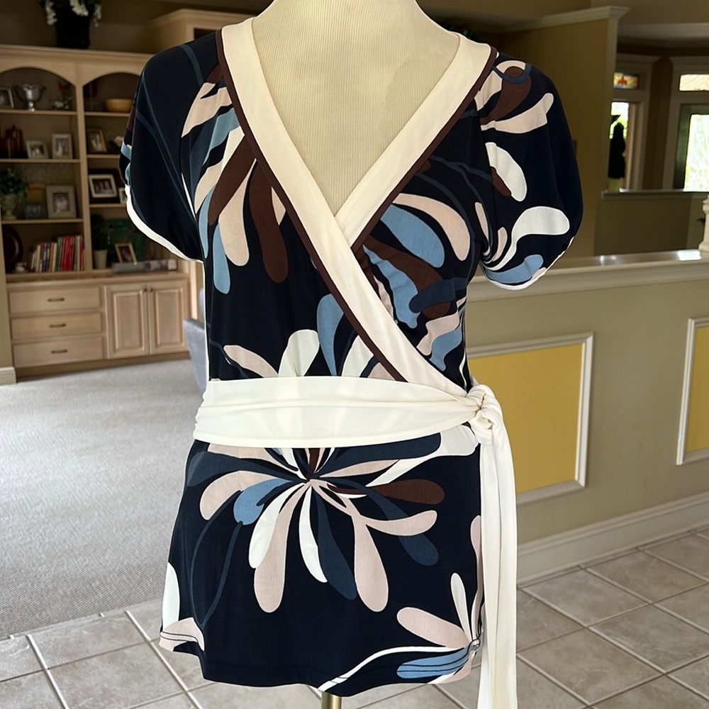 BCBGMAXAZRIA Faux Wrap Top Blue Cream Size Medium M Excellent Condition